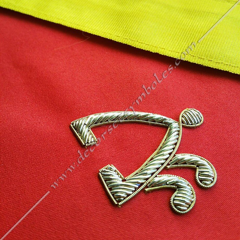 Tablier maconnique du 28eme degre du REAA. Decors de franc-maconnerie avec broderie Etoile rouge