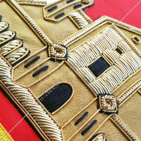 Tablier maconnique du 28eme degre du REAA. Decors de franc-maconnerie avec broderie Etoile rouge