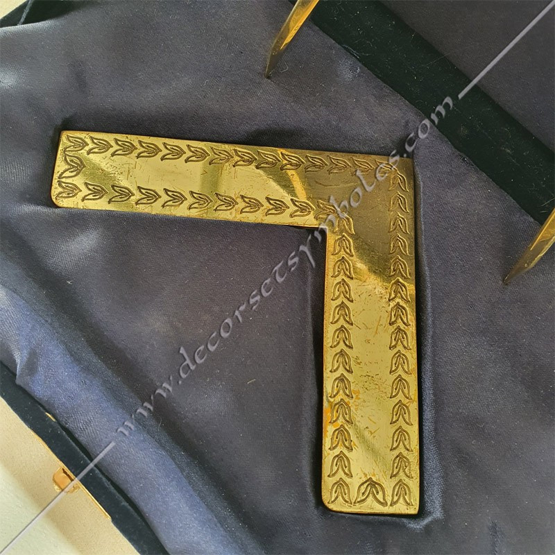 CFM020-Sets-gifts-masonic-squares-compass-box-master-fm-tools-lodges-accessories-freemasonry