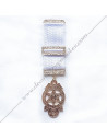 MAR010C-médailles-bijoux-maconniques-compagnon-arche-royale-arch-ruban-blanc-decors-outils-cadeaux-marque-loges-fm