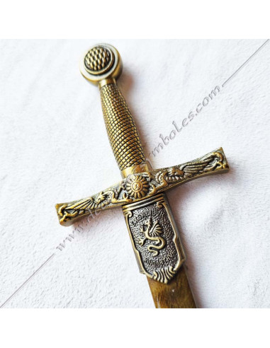 CFM030-coupes-papier-maconniques-epees-excalibur-roi-arthur-cadeaux-accessoires-fm-outils-decors-signes-gants-blancs